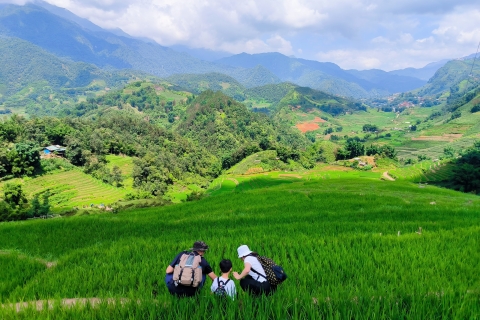 From Hanoi: 2-Day Spectacular Sapa Trekking and Bus Tour Private Tour with 5-Star Hotel
