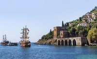 ALANYA, voyage en bateau pirate avec repas, boissons et option de ramassage - Housity