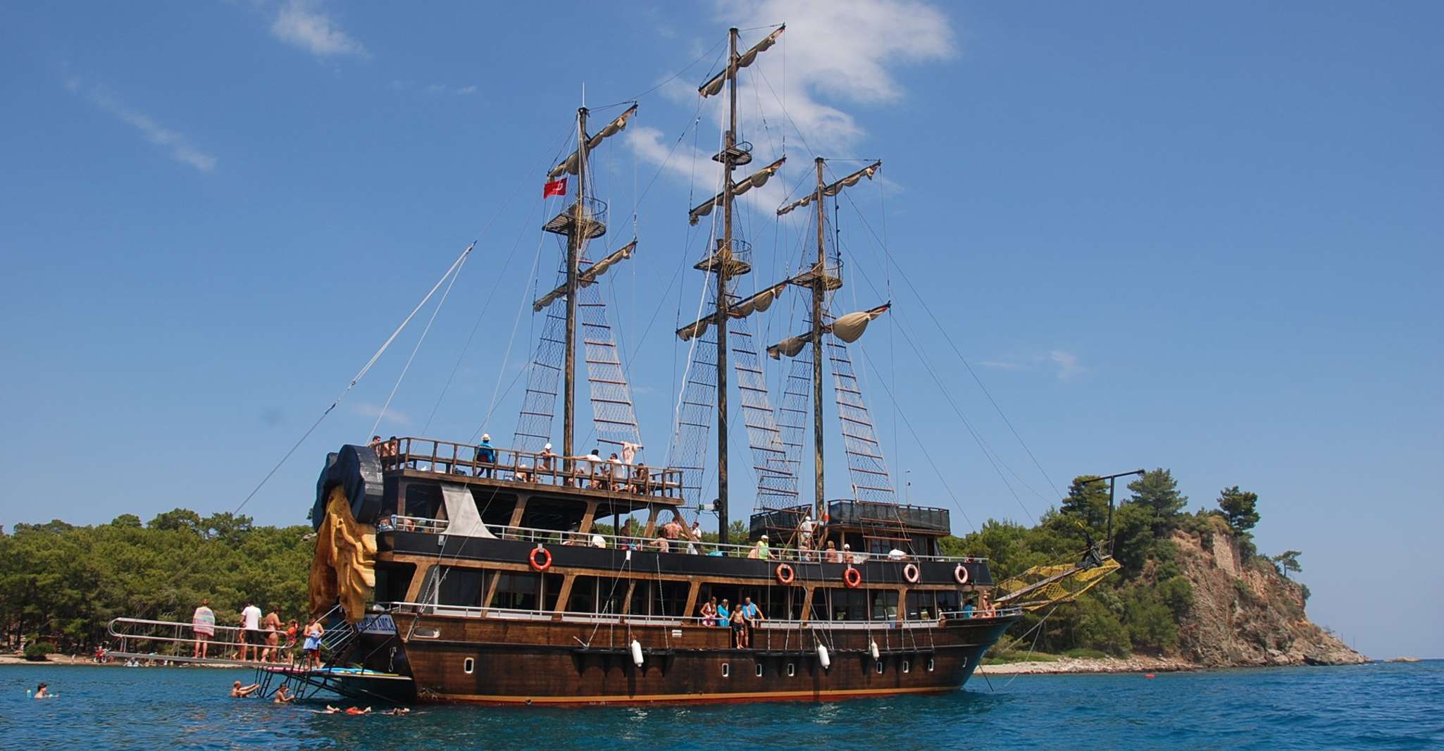 ALANYA, voyage en bateau pirate avec repas, boissons et option de ramassage - Housity