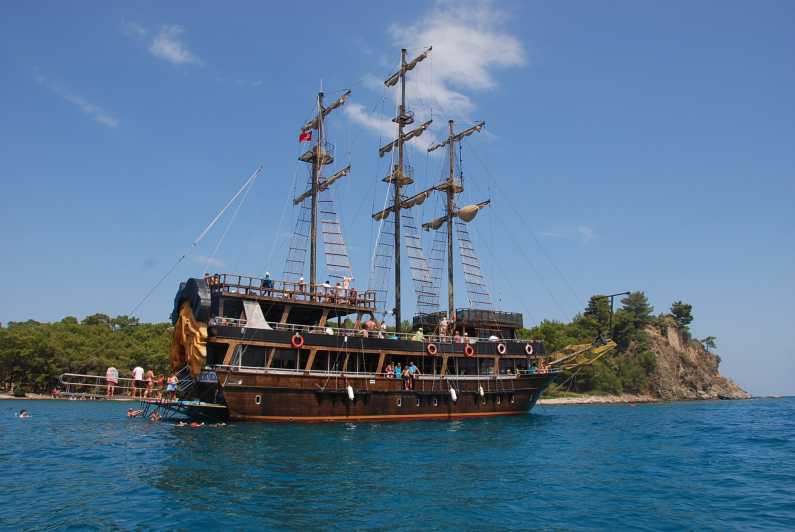Alanya: Pirate Boat Trip with Meal, Drinks and Pickup Option