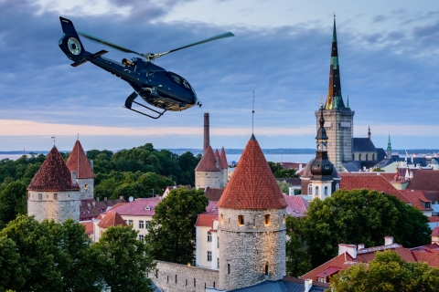 Desde Helsinki: Excursión de un día en helicóptero a TallinHelsinki - Tallin Ida y vuelta con regreso el mismo día