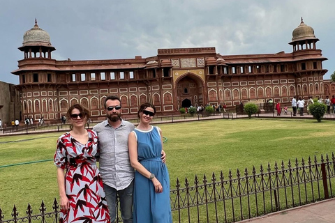 Depuis Delhi : visite privée du Taj Mahal au lever du soleil et d'Agra en voiture