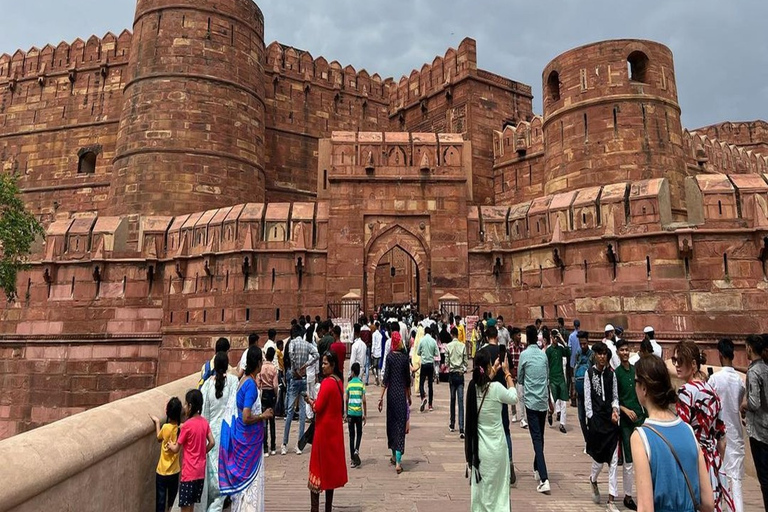 Depuis Delhi : visite privée du Taj Mahal au lever du soleil et d'Agra en voiture