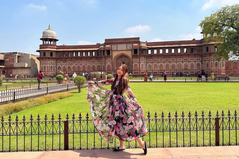 Depuis Delhi : visite privée du Taj Mahal au lever du soleil et d'Agra en voiture