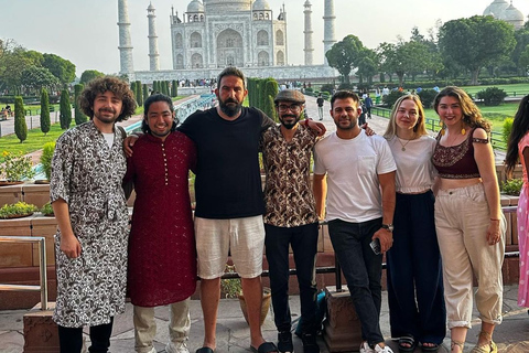 Depuis Delhi : visite privée du Taj Mahal au lever du soleil et d'Agra en voiture