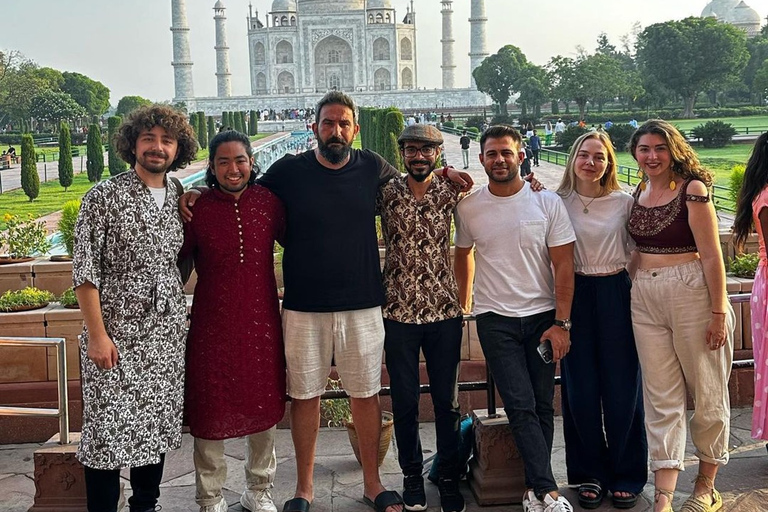 Depuis Delhi : visite privée du Taj Mahal au lever du soleil et d'Agra en voiture