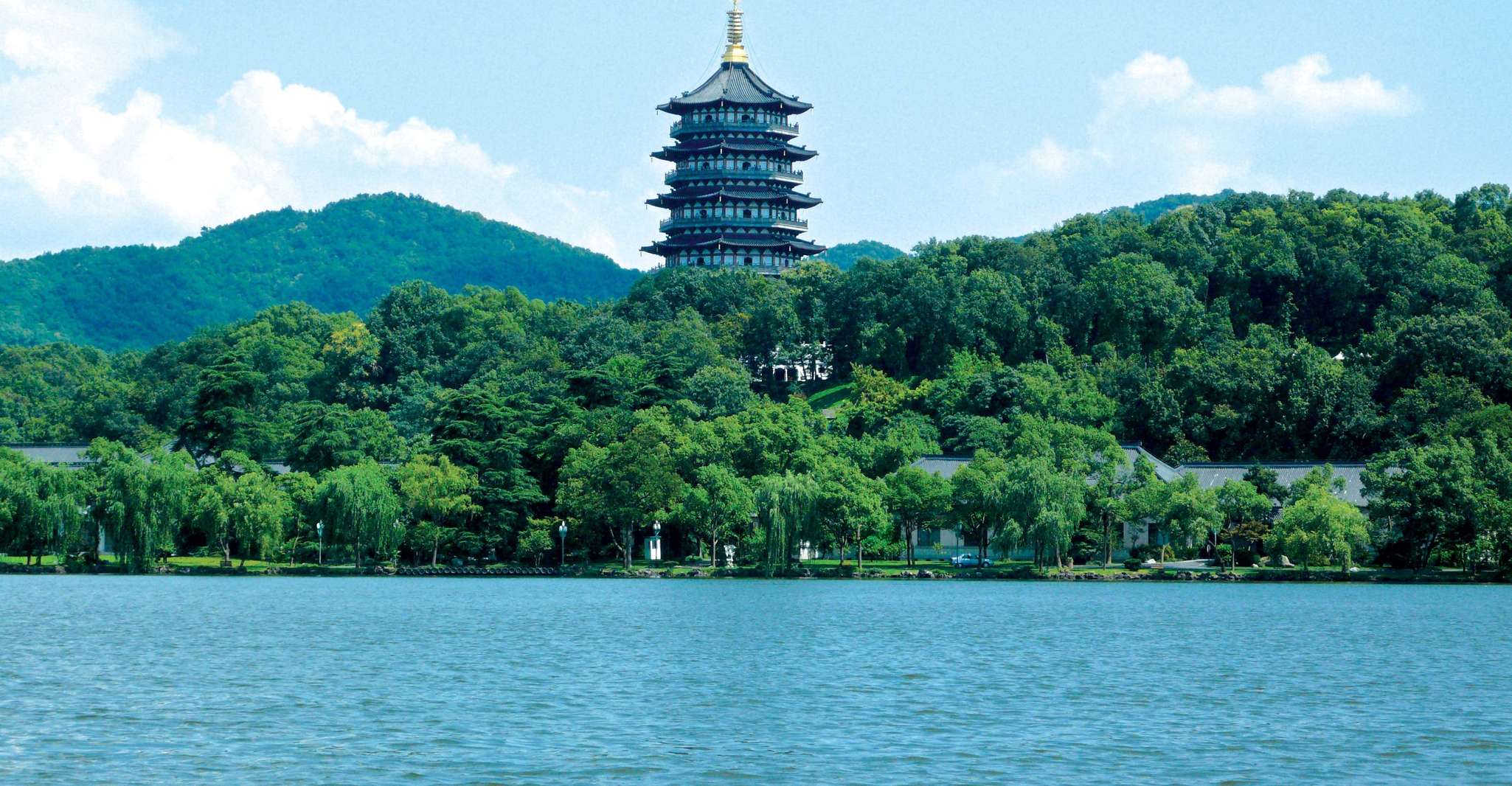 Shanghai: Private Guided Tour to Hangzhou by Bullet Train photo 8