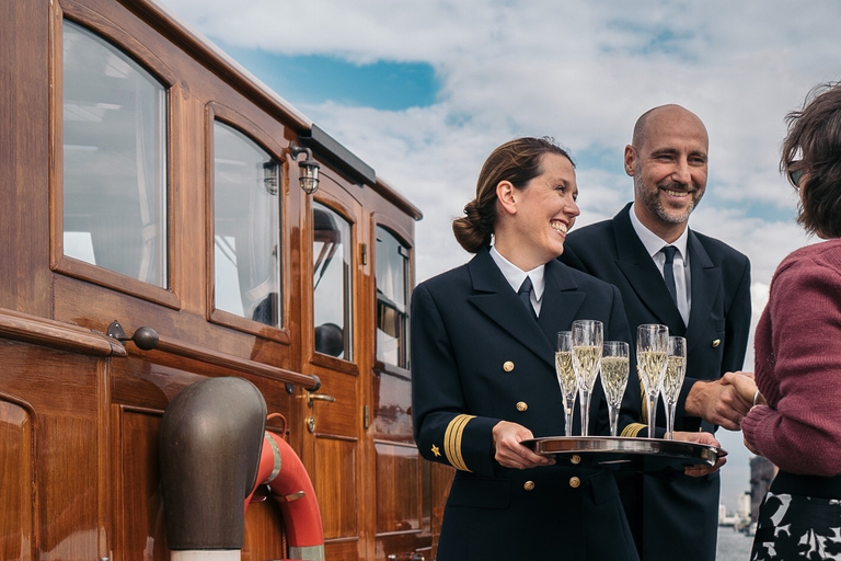 Berlin - kväll Yachtkryssning på kvällen med aperitif och valfri middagKryssning ombord på MY Fitzgerald med aperitifdrink