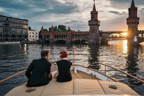 Berlin - kväll Yachtkryssning på kvällen med aperitif och valfri middagKryssning ombord på MY Fitzgerald med aperitifdrink