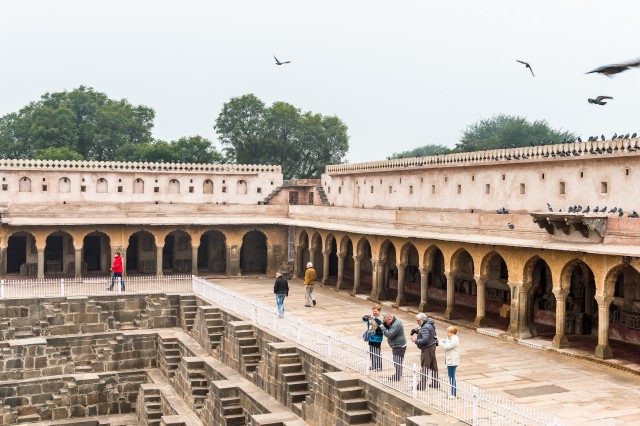 Visit Visit Chand Baori, Fatehpur Sikri With Agra Drop From Bundi in Garadra