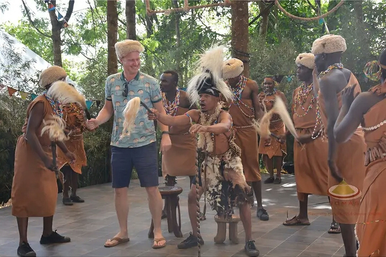 Spectacles culturels en direct. Visite de l'après-midi des Bomas du Kenya.