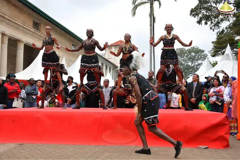 Spectacles culturels en direct. Visite de l'après-midi des Bomas du Kenya.