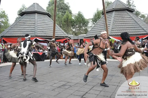 Spectacles culturels en direct. Visite de l'après-midi des Bomas du Kenya.