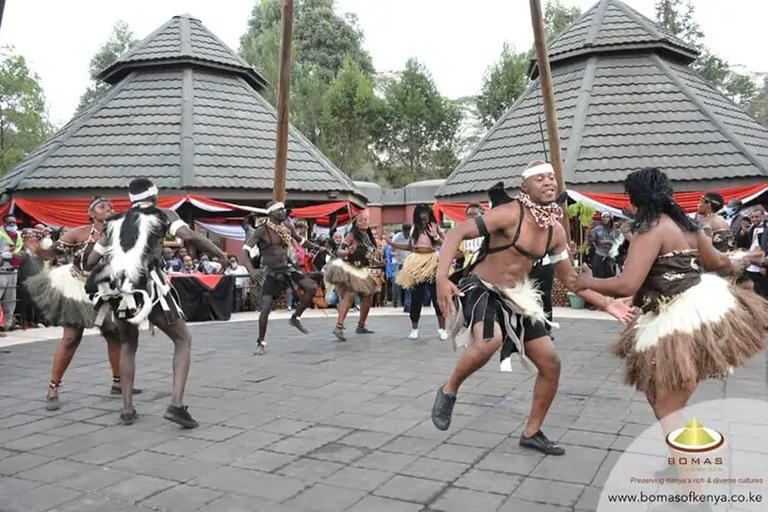 Spectacles culturels en direct. Visite de l'après-midi des Bomas du Kenya.