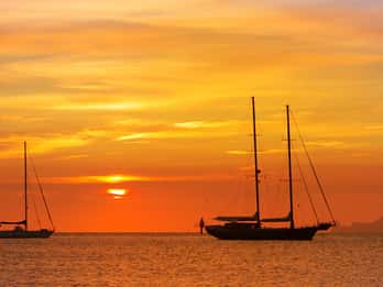 San Antonio: Cala Salada & Cala Gracio Sunset Boat Trip