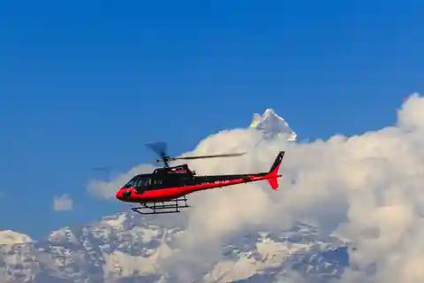 Tour di atterraggio Heli del campo base dell'Annapurna da Pokhara