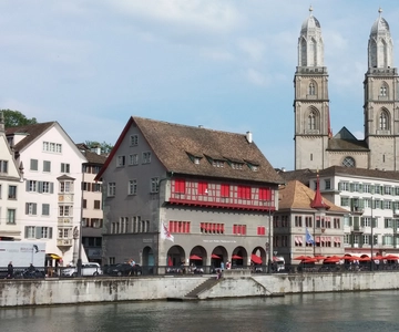 Zurich: Private Walking Tour with a Local Guide