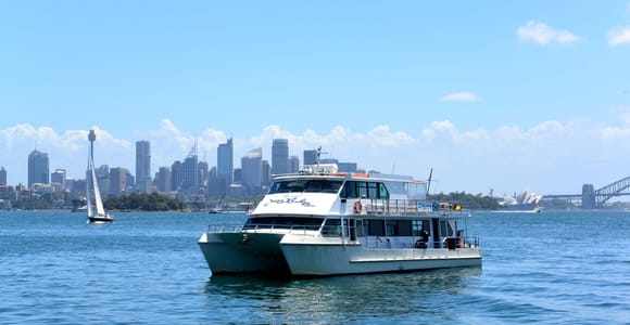 Combo: Sydney Sightseeing Bus to Bondi with Buffet Cruise