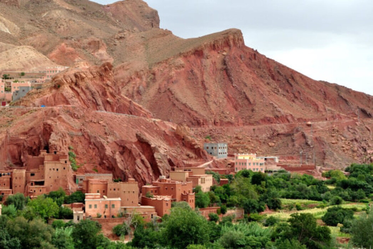 Excursão combinada: excursão de 5 dias ao Monte Toubkal e ao SaaraExcursão combinada: caminhada nas montanhas do Atlas e deserto do Saara 5 dias