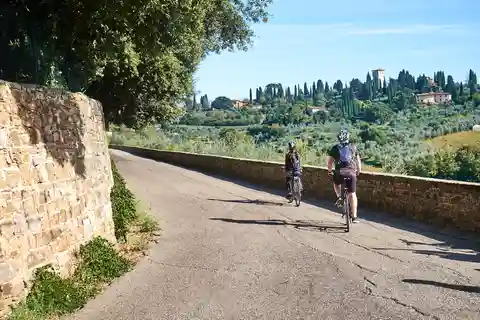 From Florence: Tuscan Hills Biking with Farm Tour and Lunch