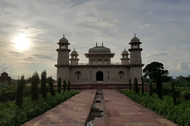 Von Delhi - Am selben Tag Agra Taj City Tour mit dem SuperschnellzugAI- Ac Car, Reiseleiter, Eintrittskarten für Denkmäler, Mittagessen und Zugfahrt