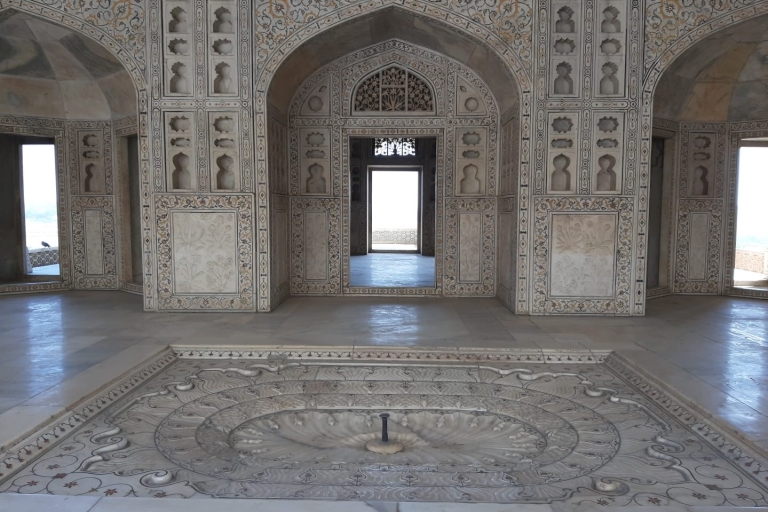 Von Delhi - Am selben Tag Agra Taj City Tour mit dem SuperschnellzugAI- Ac Car, Reiseleiter, Eintrittskarten für Denkmäler, Mittagessen und Zugfahrt