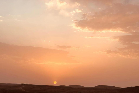 Jantar mágico no deserto de Agafay e experiência do pôr do sol