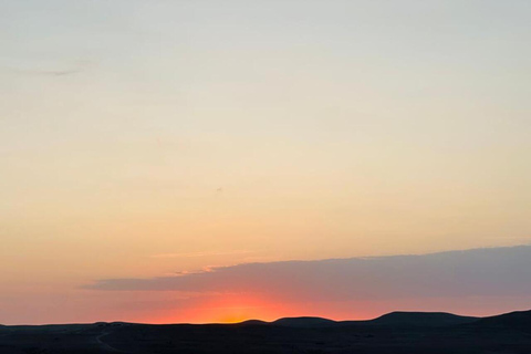 Jantar mágico no deserto de Agafay e experiência do pôr do sol