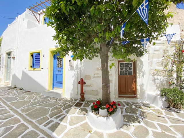 Visit Paros Self-Guided City Exploration Quiz & Shopping Game in Naxos