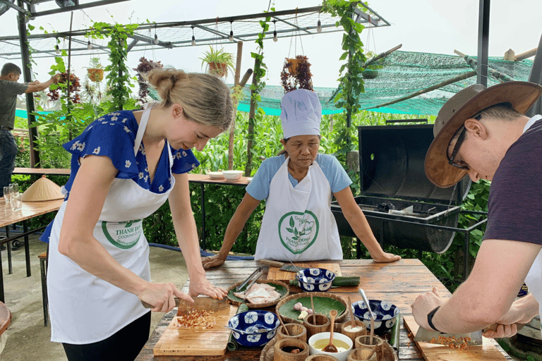 Cykling på landsbygden i Hoi An och matlagning på ekologisk gård