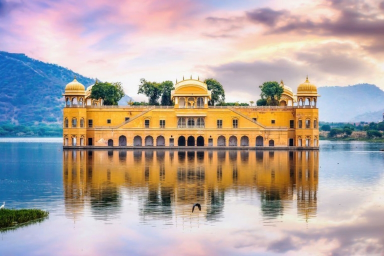Vanuit Delhi: privétour door Jaipur op dezelfde dag met de autoTour met toegangsprijs, auto en gids
