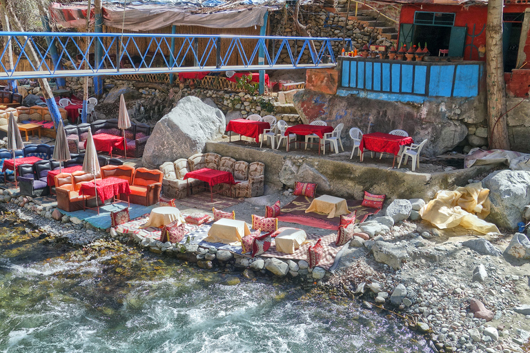 Visita la valle di Ourika incluso pranzo e cammello