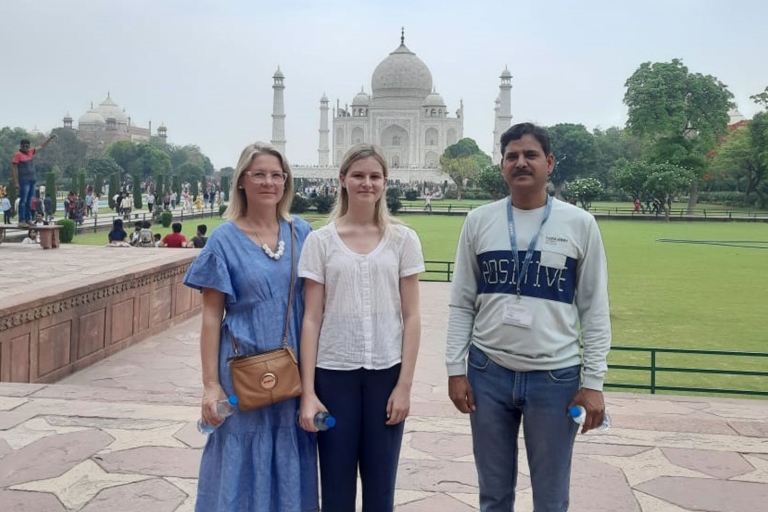 Depuis Delhi : visite du Taj Mahal en voiture le même jourVisite avec droit d'entrée et déjeuner, voiture et guide