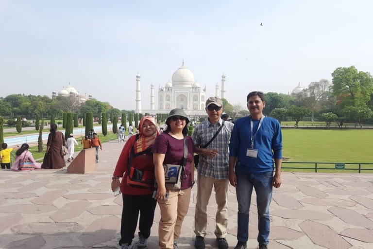Von Delhi: Taj Mahal Tour am selben Tag mit dem AutoTour mit Eintrittsgebühr und Mittagessen, Auto und Reiseführer