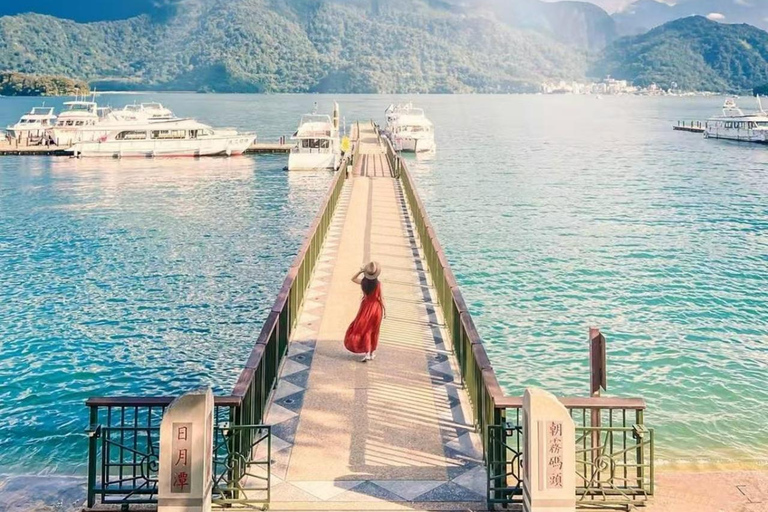 From Taipei or Taichung: Sun Moon Lake Day Trip & Boat Ride Taichung Departure:9～hour journey .eight-seater business car