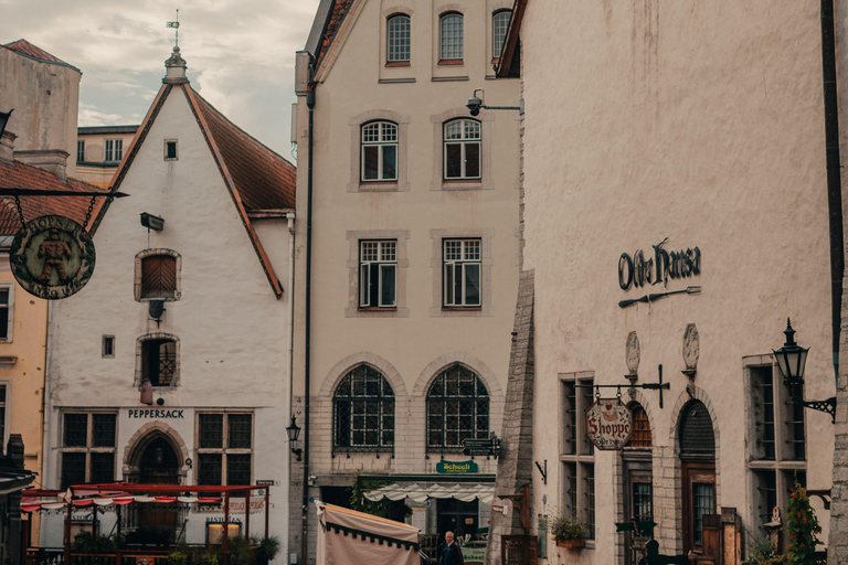 Tallinn: Private Old Town Walking Tour with Local Guide