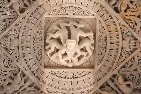 Esplora il tempio Jain di Ranakpur da Udaipur con Jodhpur Drop