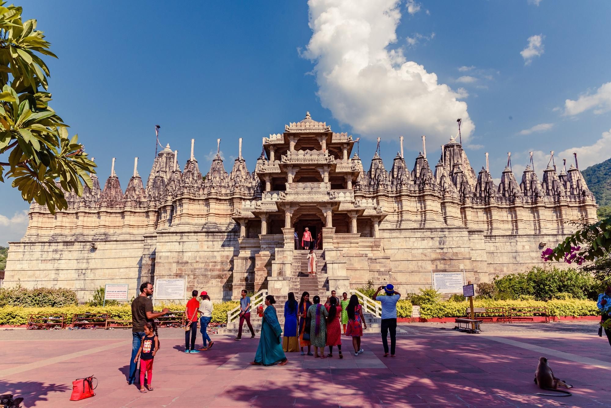 Entdecke den Ranakpur Jain-Tempel von Udaipur aus mit Jodhpur Drop