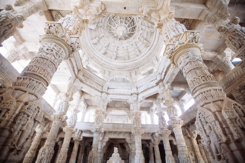 Bezoek de Ranakpur Jain-tempel vanuit Udaipur met Jodhpur Drop