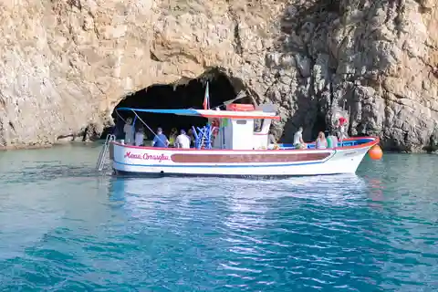 Sperlonga : Excursion privée en bateau à la Grotte Bleue