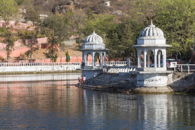 Besuche Udaipur in einem privaten Auto mit Reiseführer