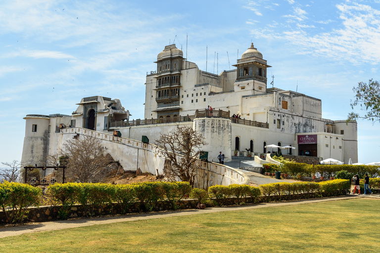 Besuche Udaipur in einem privaten Auto mit Reiseführer