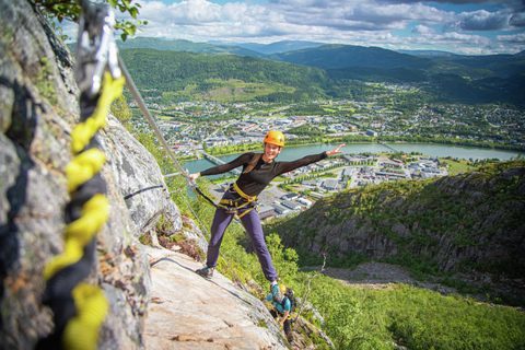 Bergbeklimmingsavontuur in Mosjøen Via FerrataMosjøen Zipline & Via Ferrata