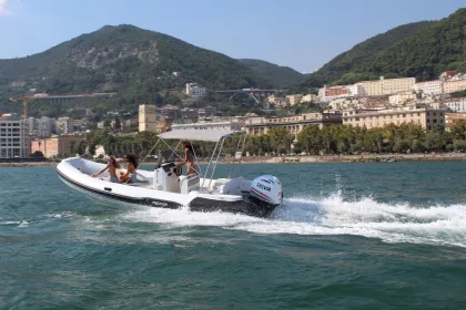 Tägliche Tour von Salerno nach Positano mit Skipper