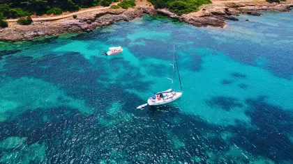 Alghero: Segelbootausflug in der Bucht von Porto Conte mit Mittagessen