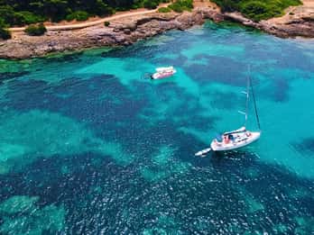 Alghero: Sailboat excursion in Porto Conte bay w/ Lunch