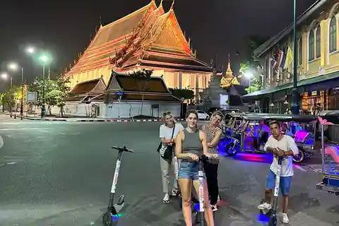 Bangkok: Tour serale con gli scooter elettrici