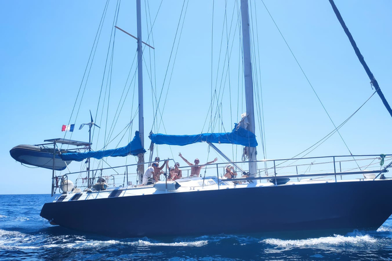 Marseille: Frioul Calanques Sailing Trip with Swimmings Private Tour 2025