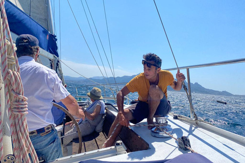 Marseille: Frioul Calanques Sailing Trip with Swimmings Private Tour 2025