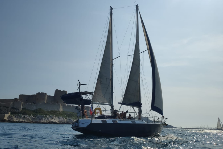 Marseille: Frioul Calanques Sailing Trip with Swimmings Private Tour 2025